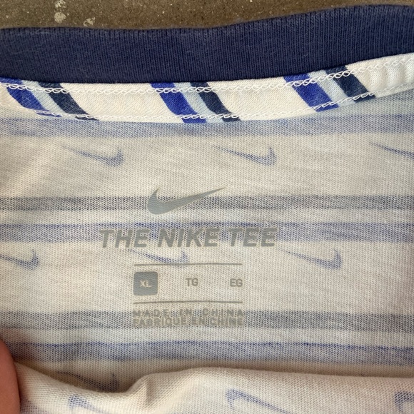 Nike patterned tshirt - Picture 3 of 5